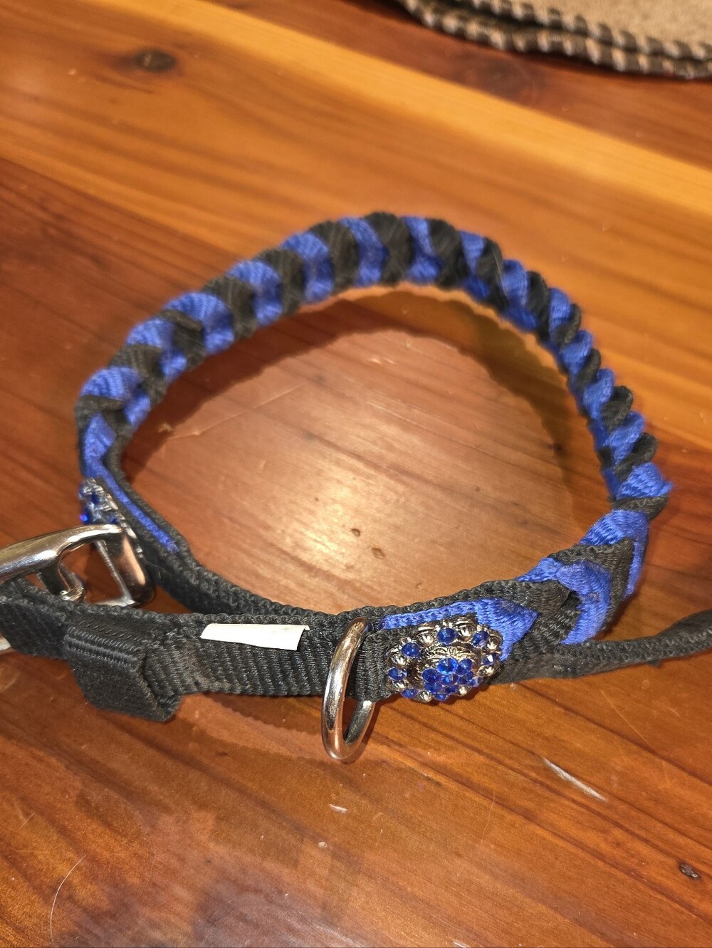 Paracord Dog Coller NWOT LG With Bling Conchos